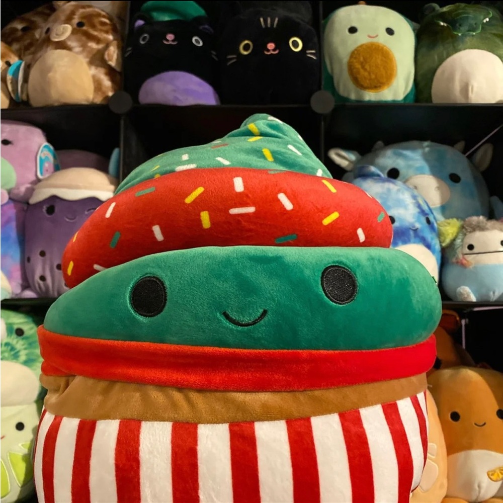 Squishmallow Chantal the holiday cupcake 12”
